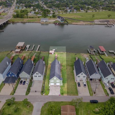 Luxury Waterfront Home Family And Pet Friendly Near Surfside Beach 11 Mins Freeport Bagian luar foto