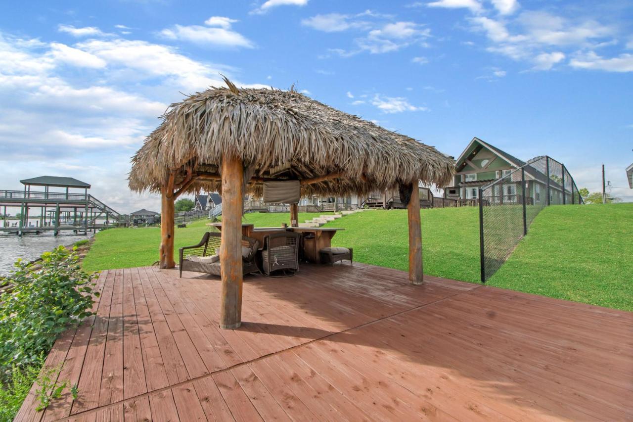 Luxury Waterfront Home Family And Pet Friendly Near Surfside Beach 11 Mins Freeport Bagian luar foto