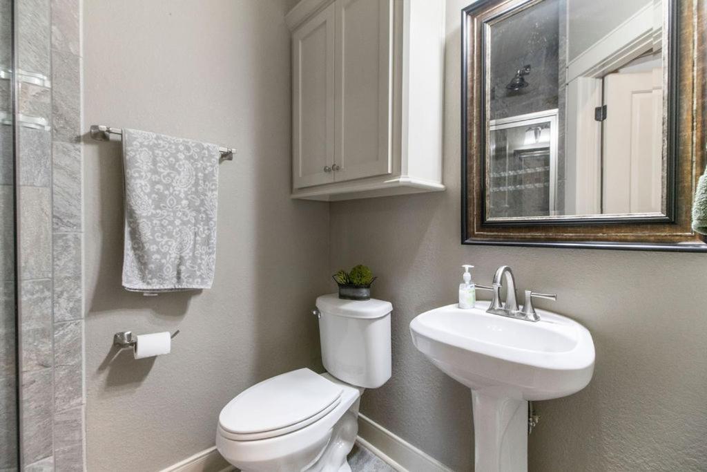 Luxury Waterfront Home Family And Pet Friendly Near Surfside Beach 11 Mins Freeport Bagian luar foto