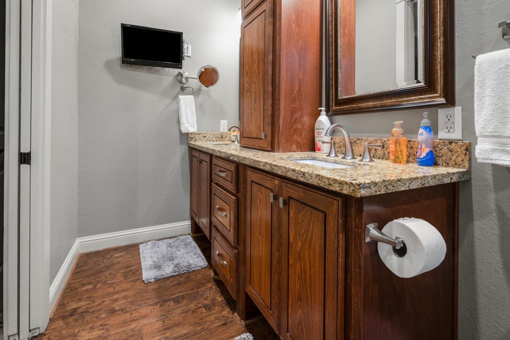 Luxury Waterfront Home Family And Pet Friendly Near Surfside Beach 11 Mins Freeport Bagian luar foto