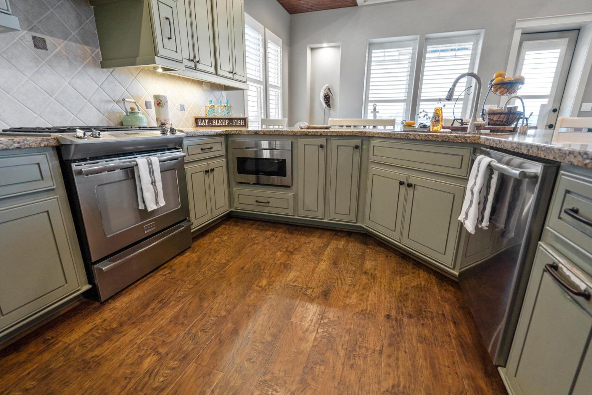 Luxury Waterfront Home Family And Pet Friendly Near Surfside Beach 11 Mins Freeport Bagian luar foto
