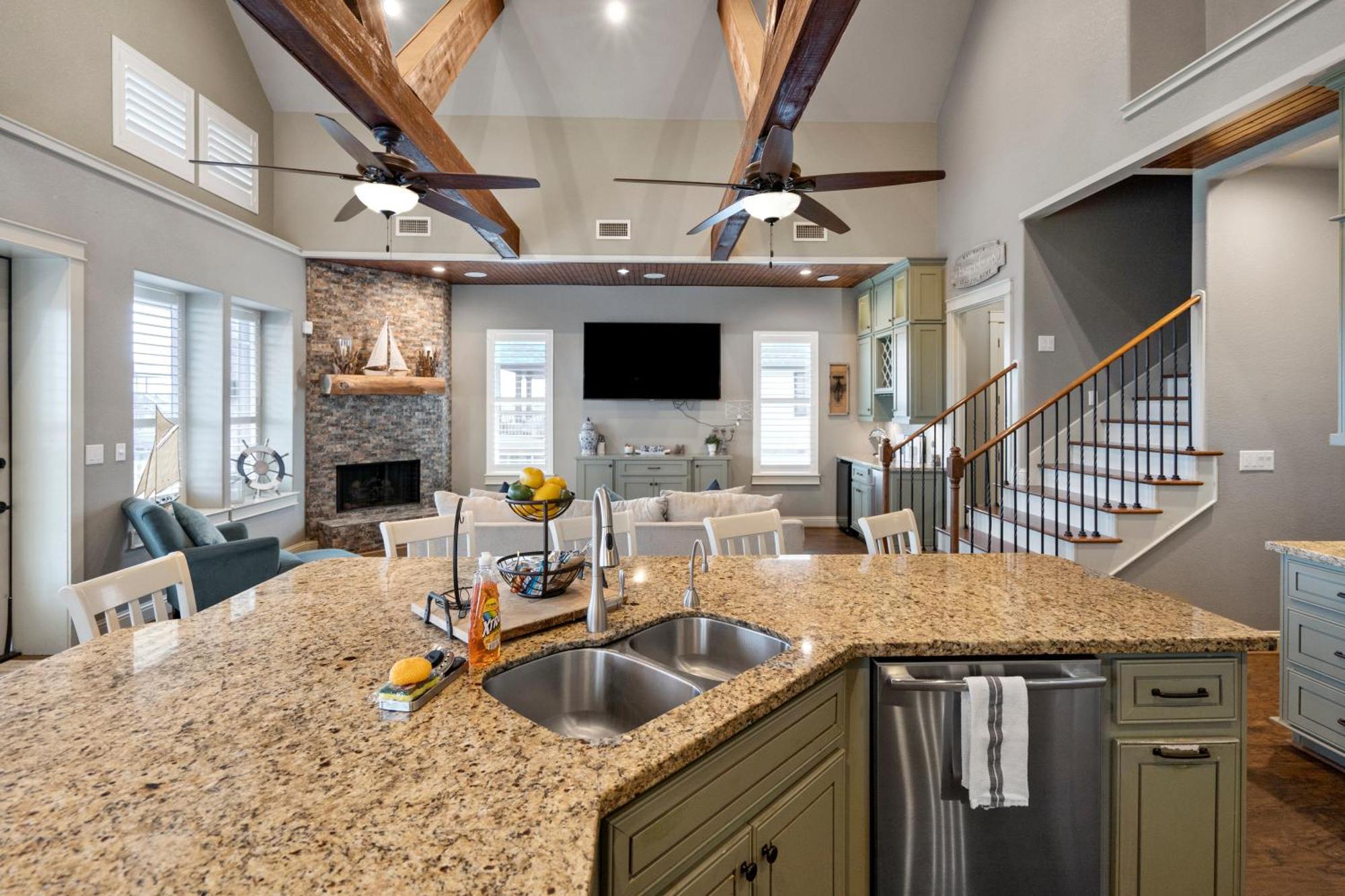 Luxury Waterfront Home Family And Pet Friendly Near Surfside Beach 11 Mins Freeport Bagian luar foto