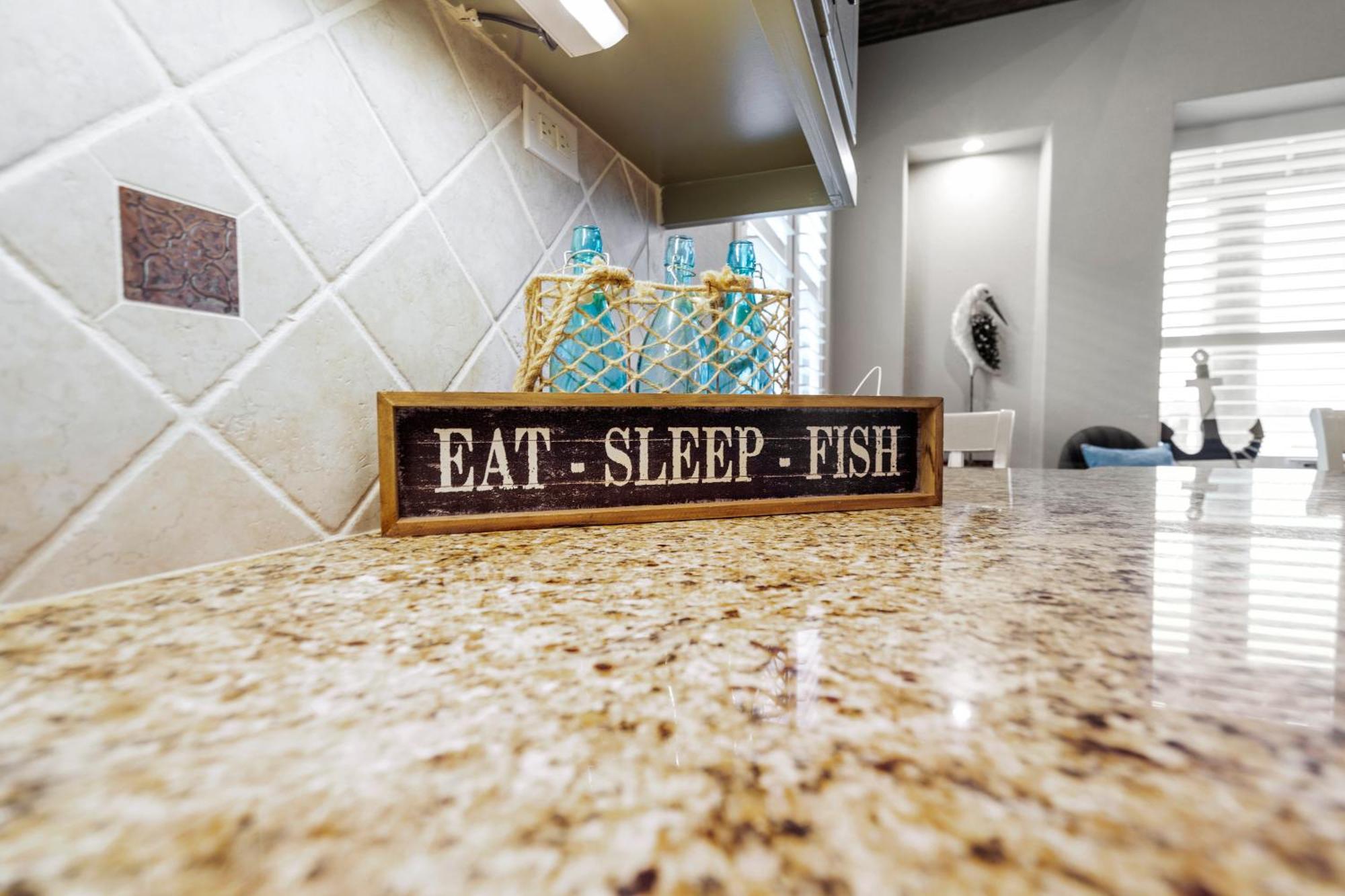 Luxury Waterfront Home Family And Pet Friendly Near Surfside Beach 11 Mins Freeport Bagian luar foto