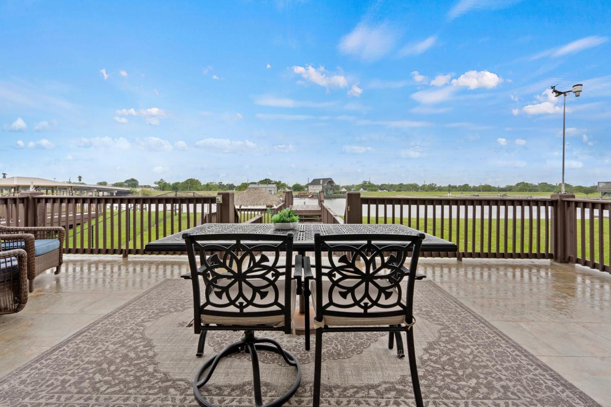 Luxury Waterfront Home Family And Pet Friendly Near Surfside Beach 11 Mins Freeport Bagian luar foto