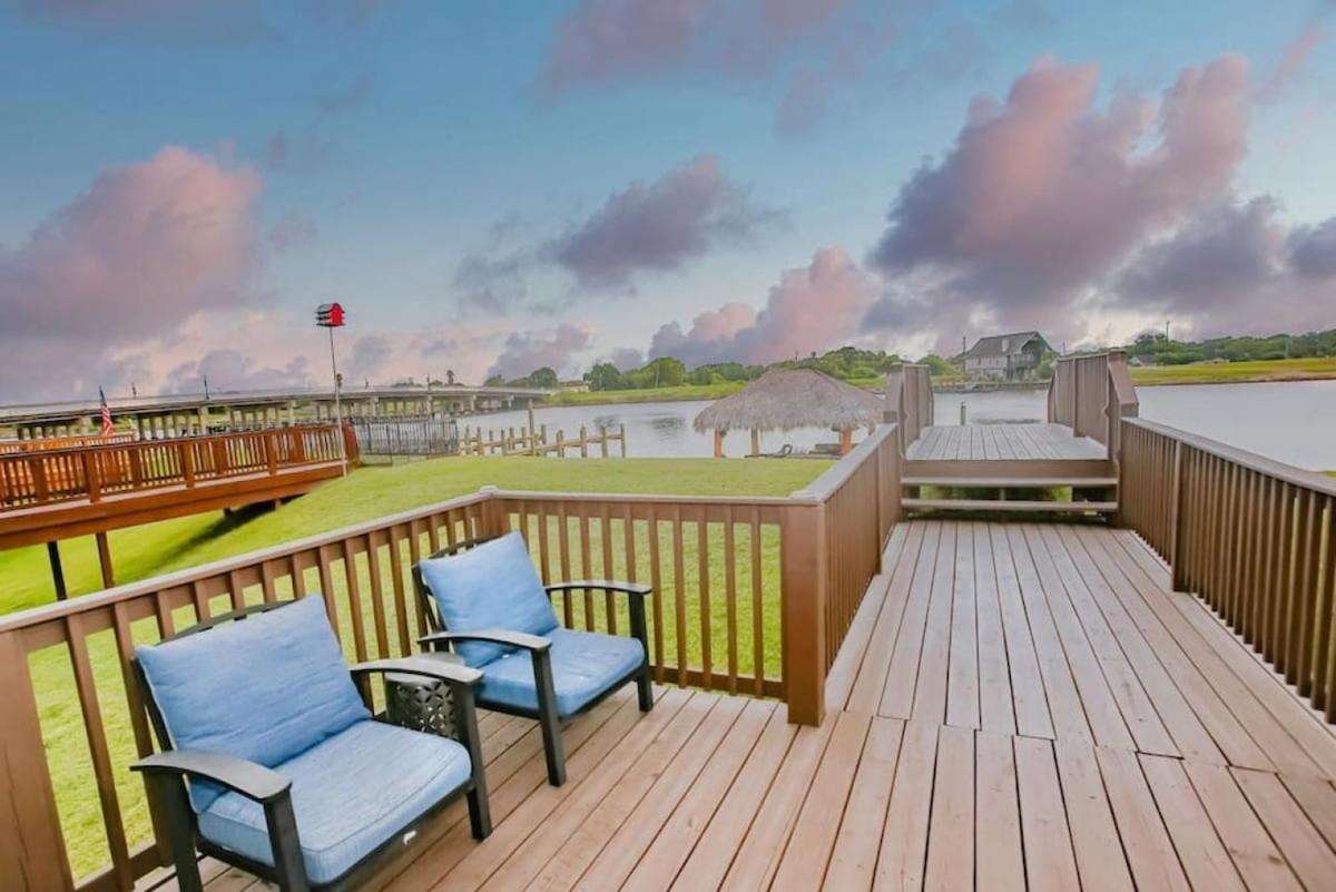 Luxury Waterfront Home Family And Pet Friendly Near Surfside Beach 11 Mins Freeport Bagian luar foto